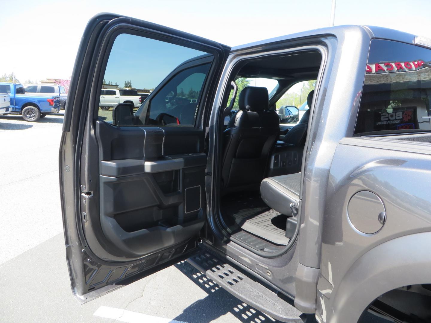 2019 CHARCOAL /BLACK Ford F-150 F-150 Raptor (1FTFW1RG6KF) with an 3.5L V6 ECOBOOST engine, automatic transmission, located at 2630 Grass Valley Highway, Auburn, CA, 95603, (530) 508-5100, 38.937893, -121.095482 - Photo#35